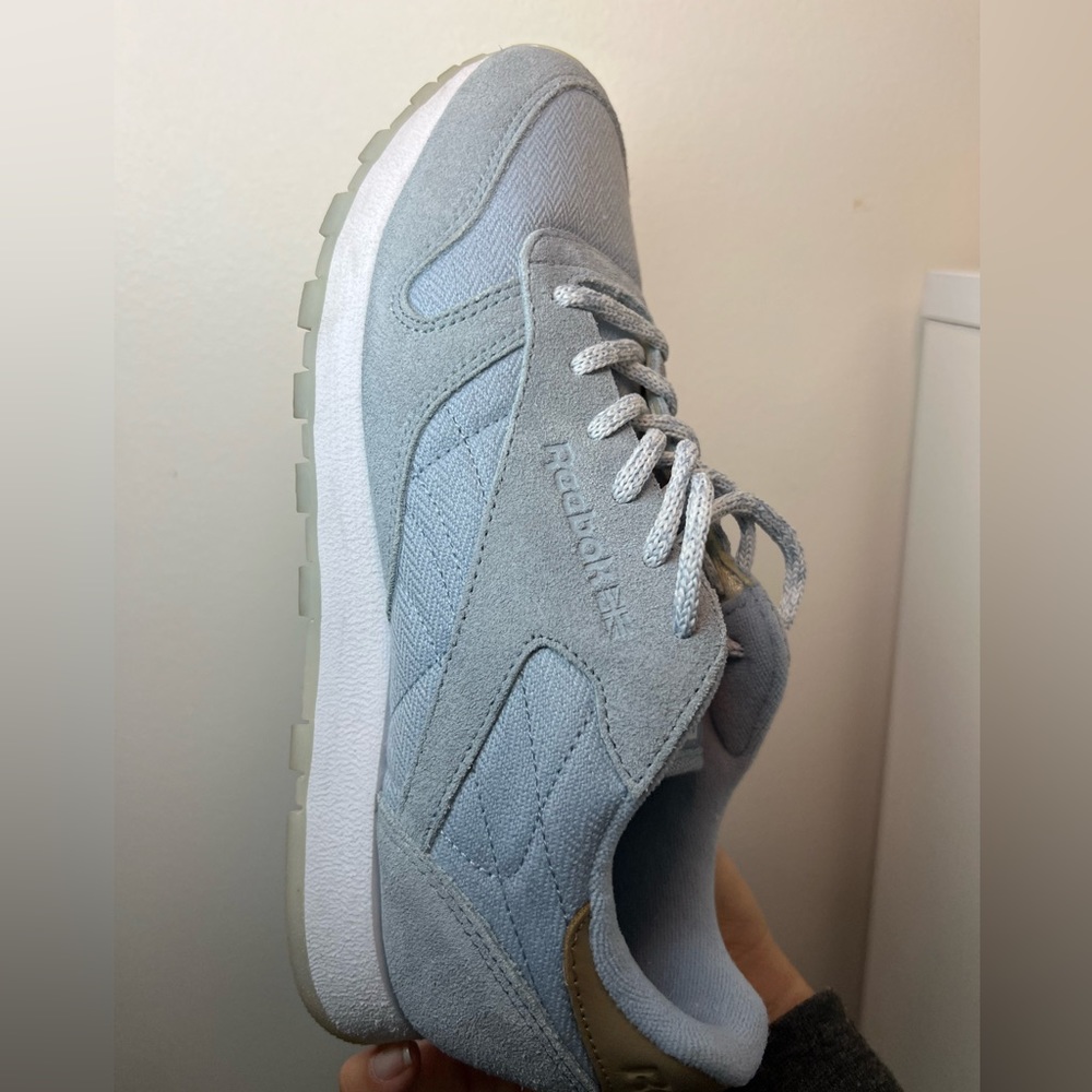 Reebok Classic light blue